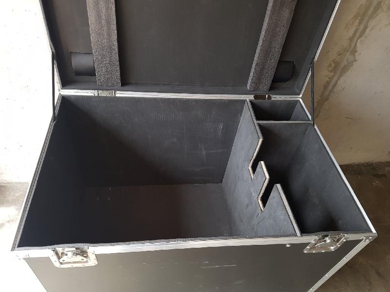 Grosse caisse de rangement type flight case