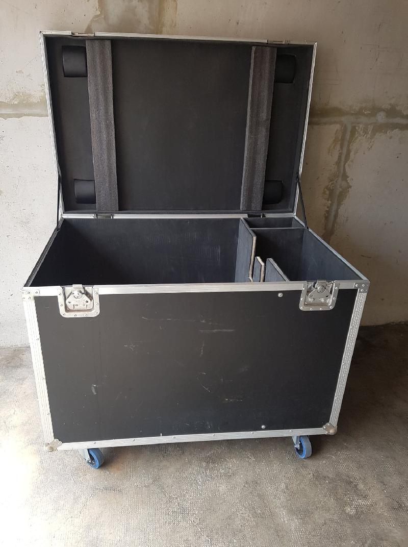 Grosse caisse de rangement type flight case