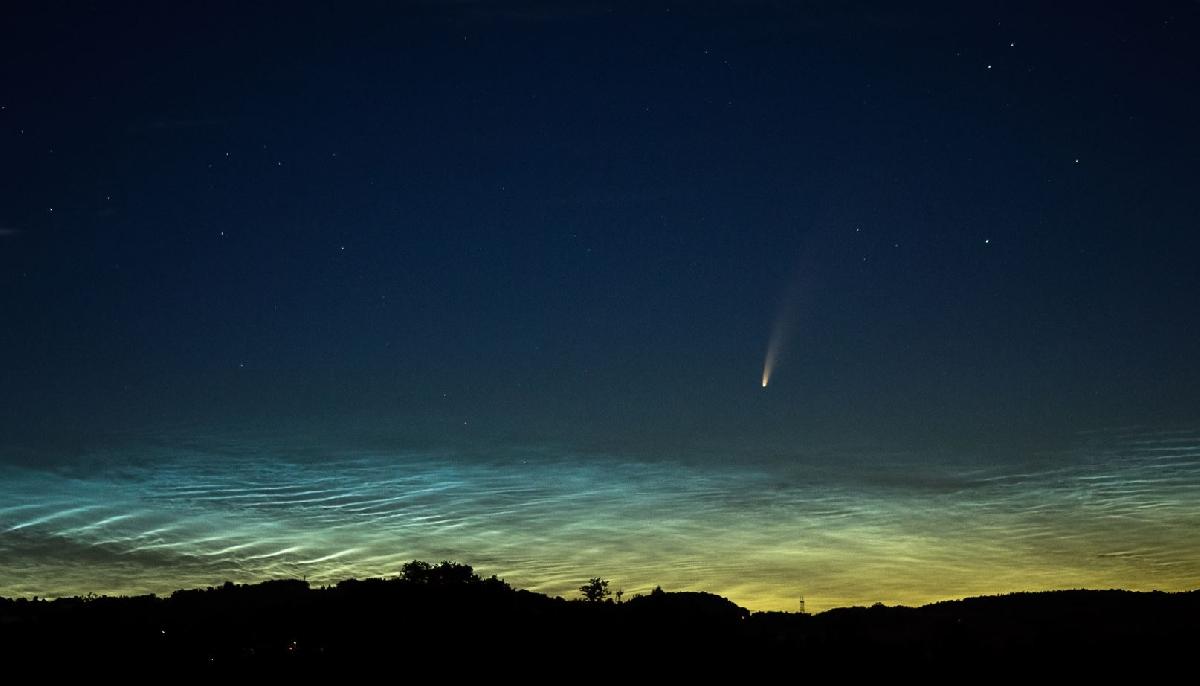 Neowise et nuages noctulesents Neowise et nuages noctulesents