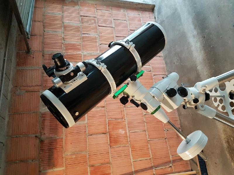 Télescope 150/750 DPS Neq-5 Sky Watcher + accessoires Télescope 150/750 DPS Neq-5 Sky Watcher + accessoires