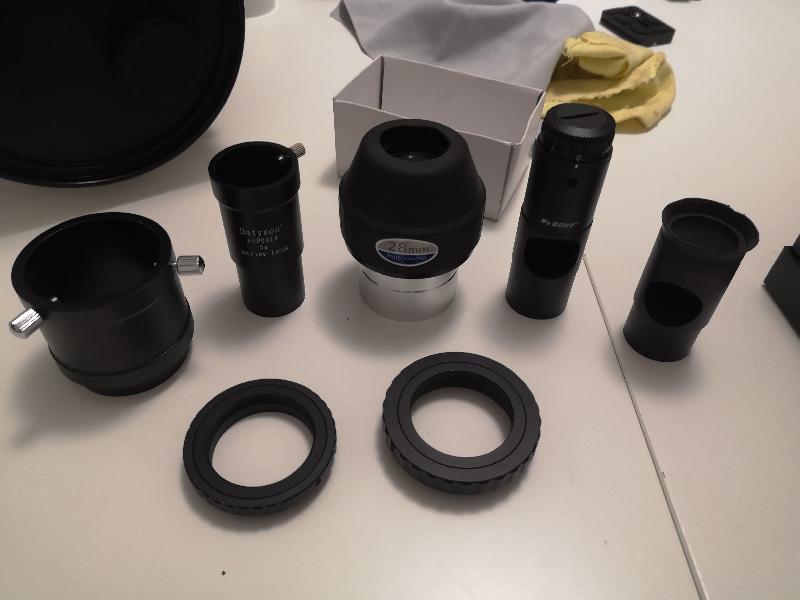 Oculaire 28mm, Barlow 5x, Valises, bagues Canon M48 et M42, Laser de collimation, cheshire, etc... Oculaire 28mm, Barlow 5x, Valises, bagues Canon M48 et M42, Laser de collimation, cheshire, etc...