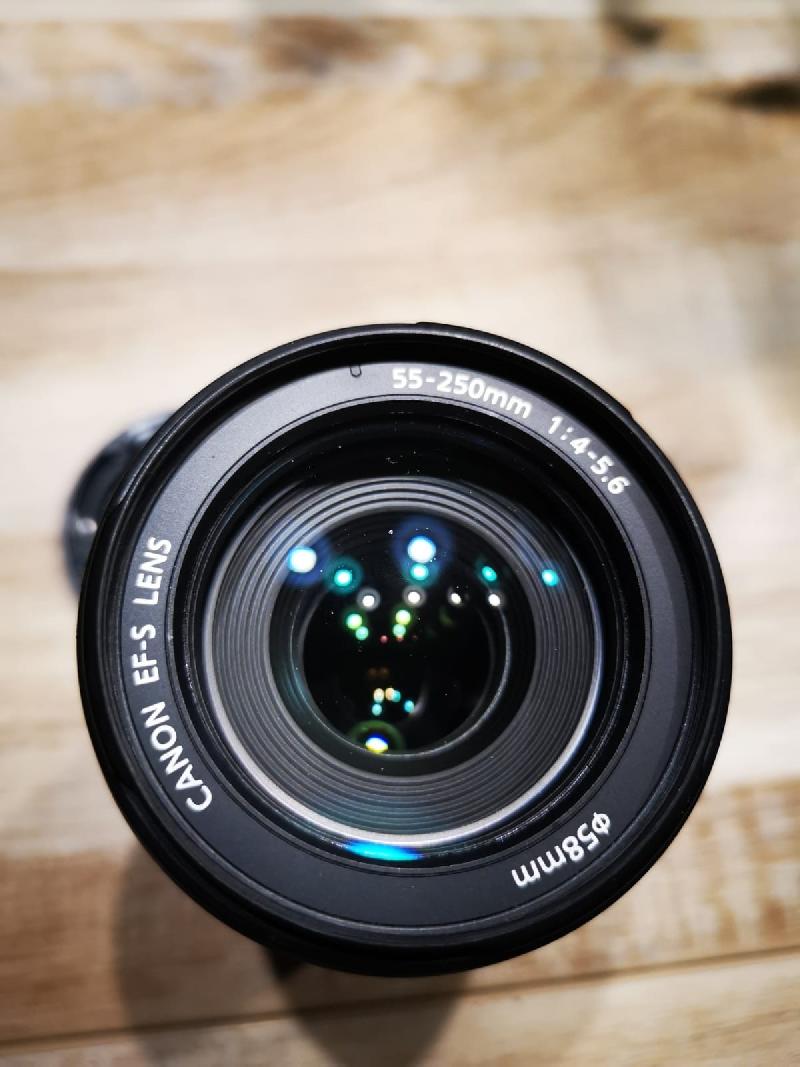 Objectif Canon EF-S 55-250mm f/4-5.6 IS Objectif Canon EF-S 55-250mm f/4-5.6 IS