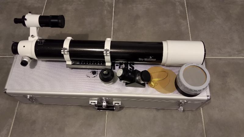 Lunette Skywatcher 100ED Evostar semi-APO avec accessoires et filtre solaire