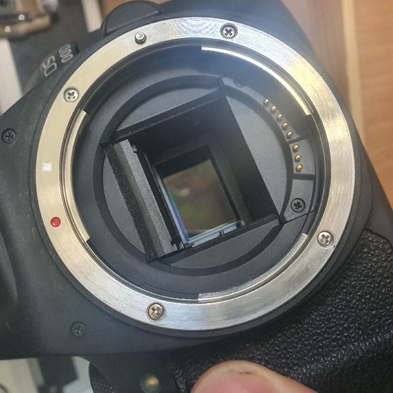Canon EOS 2000d defiltré complet (18000 déclenchements)