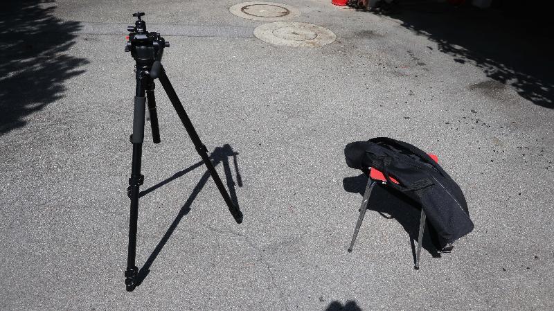 A vendre trépied photo ou vidéo, avec tête Manfroto sur rotule A vendre trépied photo ou vidéo, avec tête Manfroto sur rotule