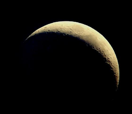 Ma première photo de la lune net :) Ma première photo de la lune net :)