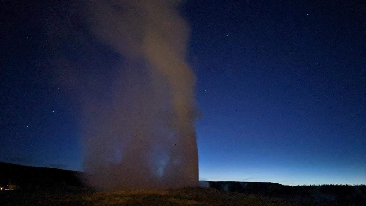 Geyser Old Faithfull par nuit étoilée 4 Geyser Old Faithfull par nuit étoilée 4