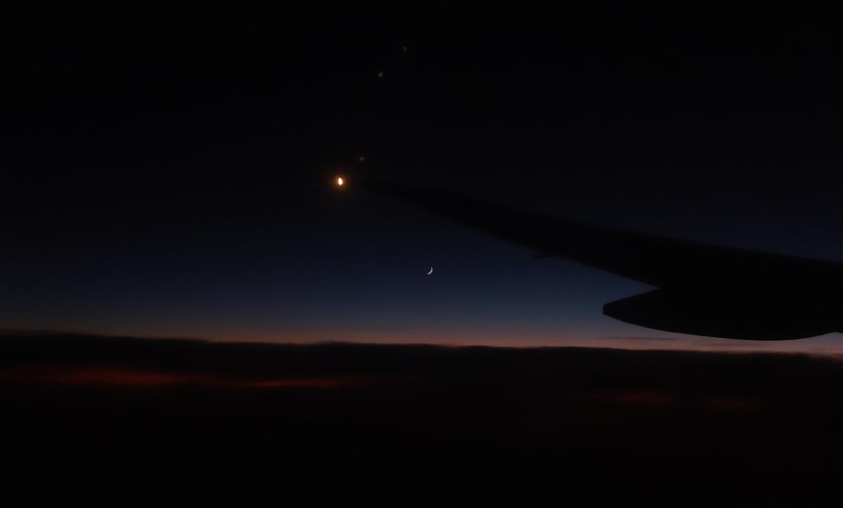 Crépuscule et fin croissant de lune Crépuscule et fin croissant de lune