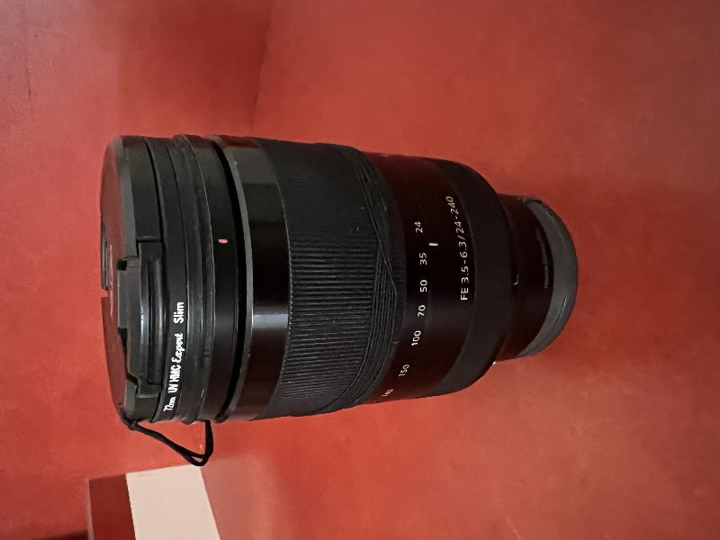 Objectif Sony Zoom 24-240mm f/3.5-6.3 monture FE Objectif Sony Zoom 24-240mm f/3.5-6.3 monture FE