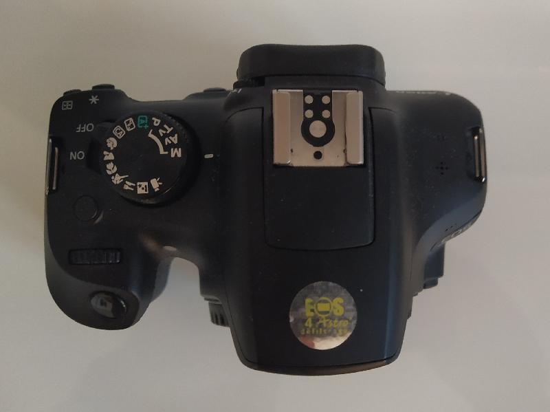 EOS 1300D