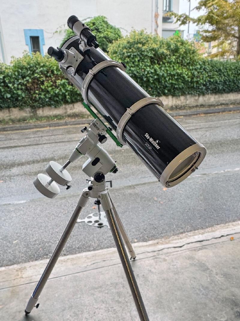 Pack Télescope Sky-Watcher Newton 200/1000 + EQ5 + Sac Geoptik + Accessoires complets