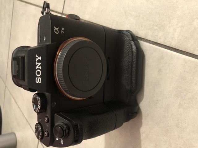 Sony alpha7II, grip Sony et 8 batteries Sony alpha7II, grip Sony et 8 batteries