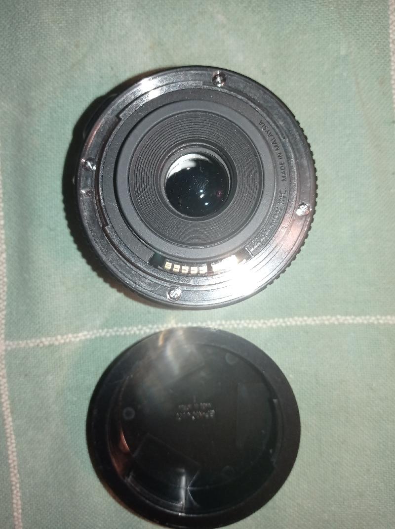 Objectif Canon EF-S 24mm f/2.8 pancake (prix cassé) Objectif Canon EF-S 24mm f/2.8 pancake (prix cassé)