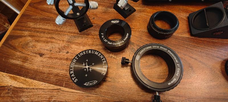 Divers accessoires : t2 Prisme Baader, bagues divers, batterie Celestron...