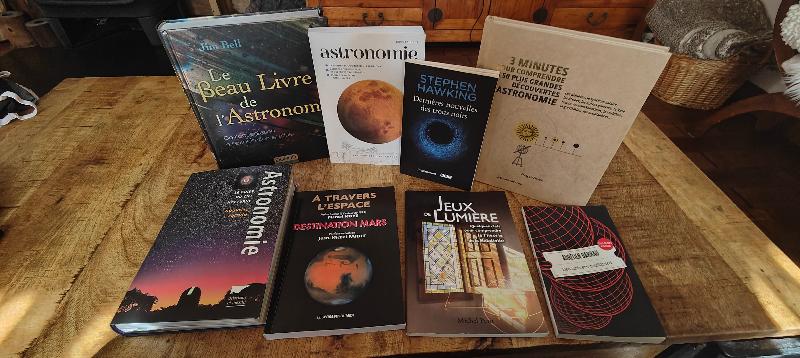 Lot de 8 livres d’astronomie – excellent état