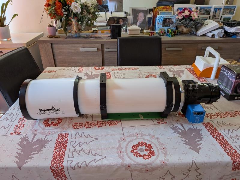 Lunette Sky-Watcher Esprit 120ED f/7 Triplet avec accessoires
