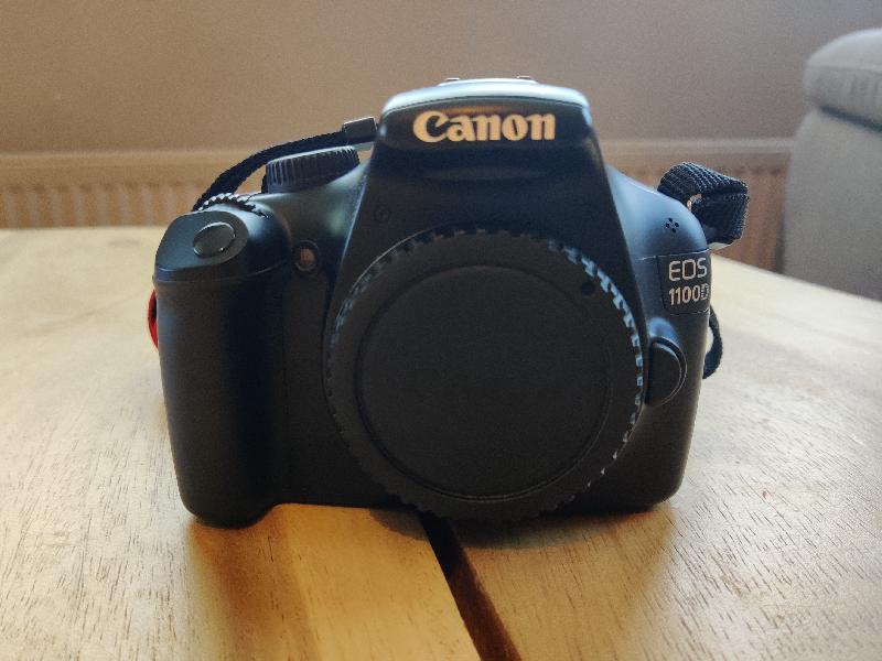 Canon 1100D défiltré neuf !!! (170 déclenchement) Canon 1100D défiltré neuf !!! (170 déclenchement)