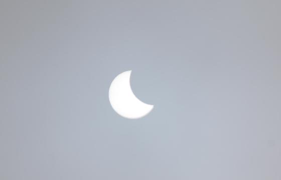 eclipse au travers de la brume eos 450D Tokina 300mm eclipse au travers de la brume eos 450D Tokina 300mm