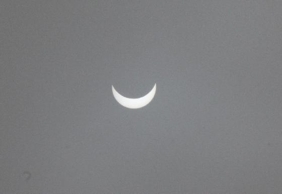 eclipse au travers de la brume eos 450D Tokina 300mm eclipse au travers de la brume eos 450D Tokina 300mm