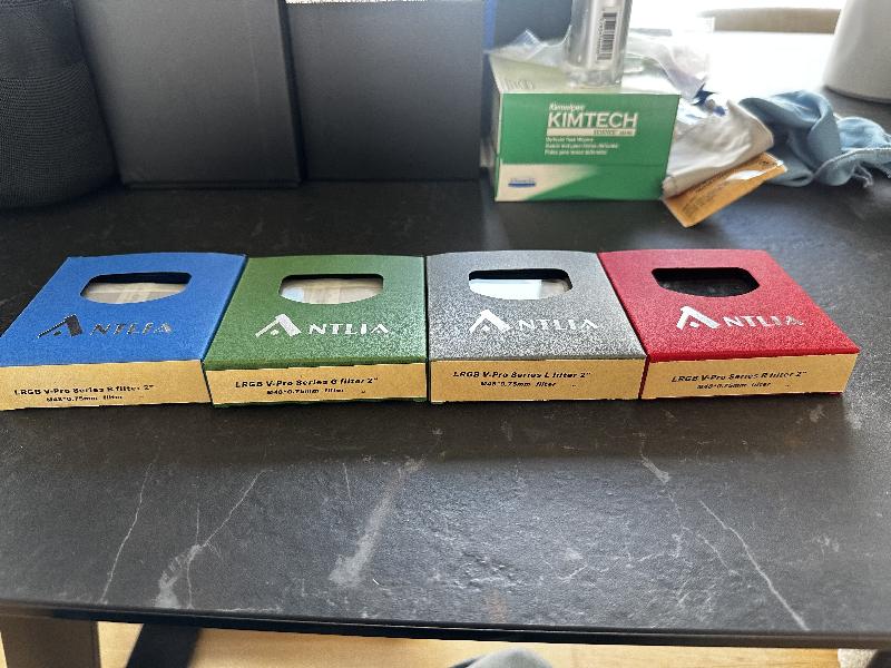 Filtres Antlia Vpro LRGB et possibilités pour SHO 2" montés Filtres Antlia Vpro LRGB et possibilités pour SHO 2" montés