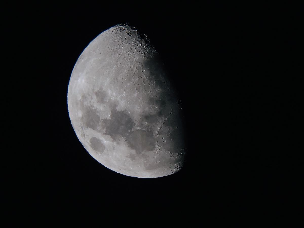 Moon SE
