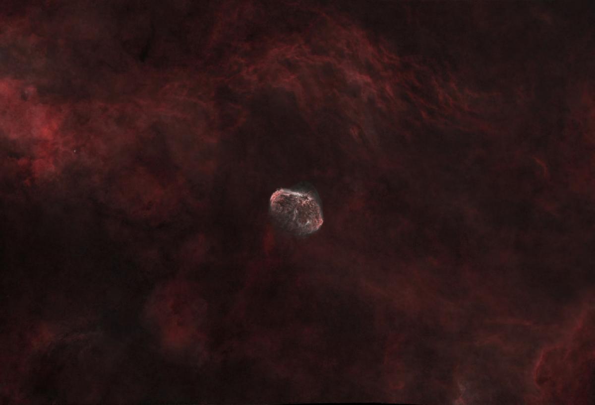 Croissant (C27) sur fond de nuages