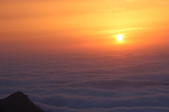 Coucher de soleil sur une mer de nuage au Pic du Midi