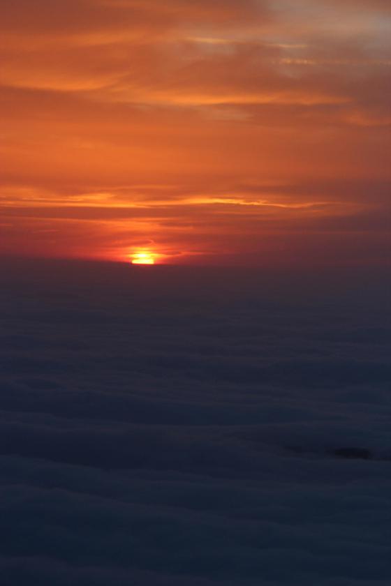 Coucher de soleil sur une mer de nuages au Pic du Midi