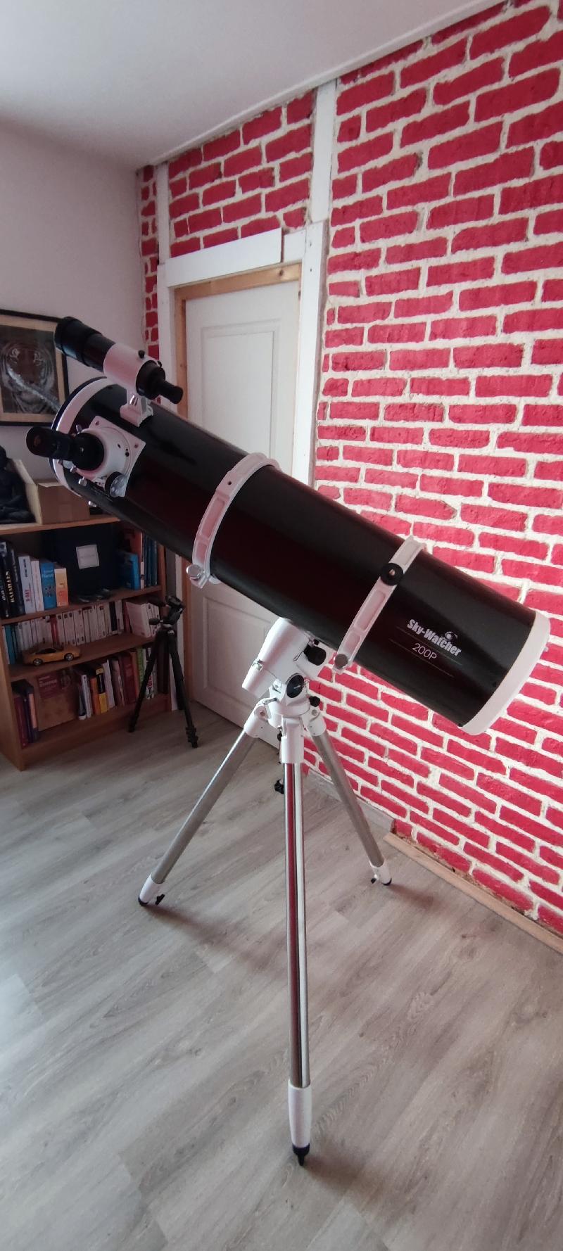 Télescope Sky-watcher 200x1000 + monture NEQ5 Télescope Sky-watcher 200x1000 + monture NEQ5