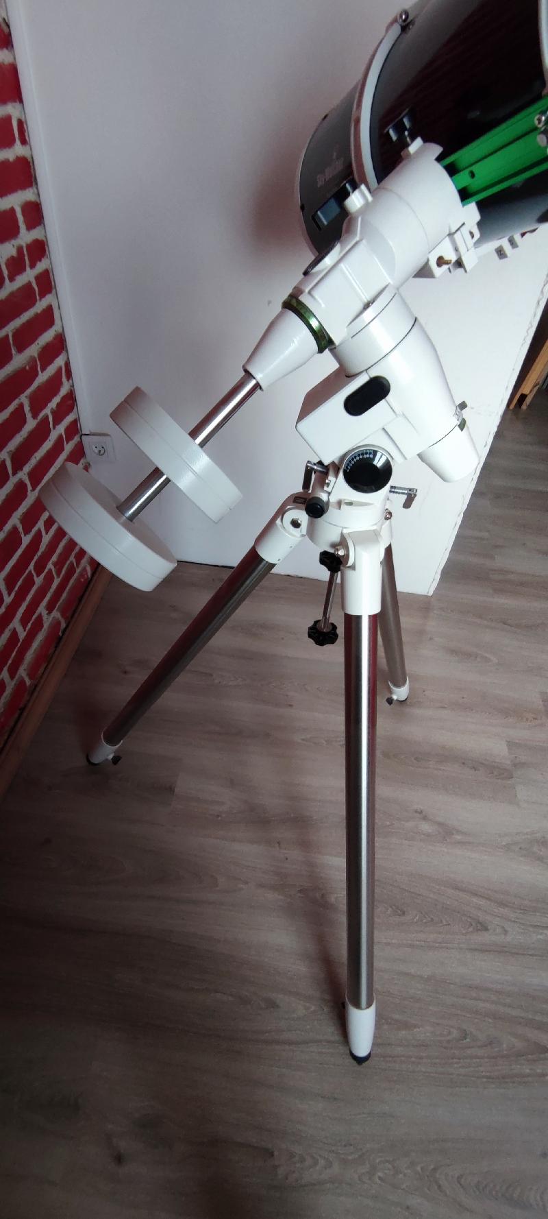 Télescope Sky-watcher 200x1000 + monture NEQ5 Télescope Sky-watcher 200x1000 + monture NEQ5