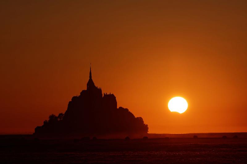 Eclipse au Mont Saint Michel - 21h02