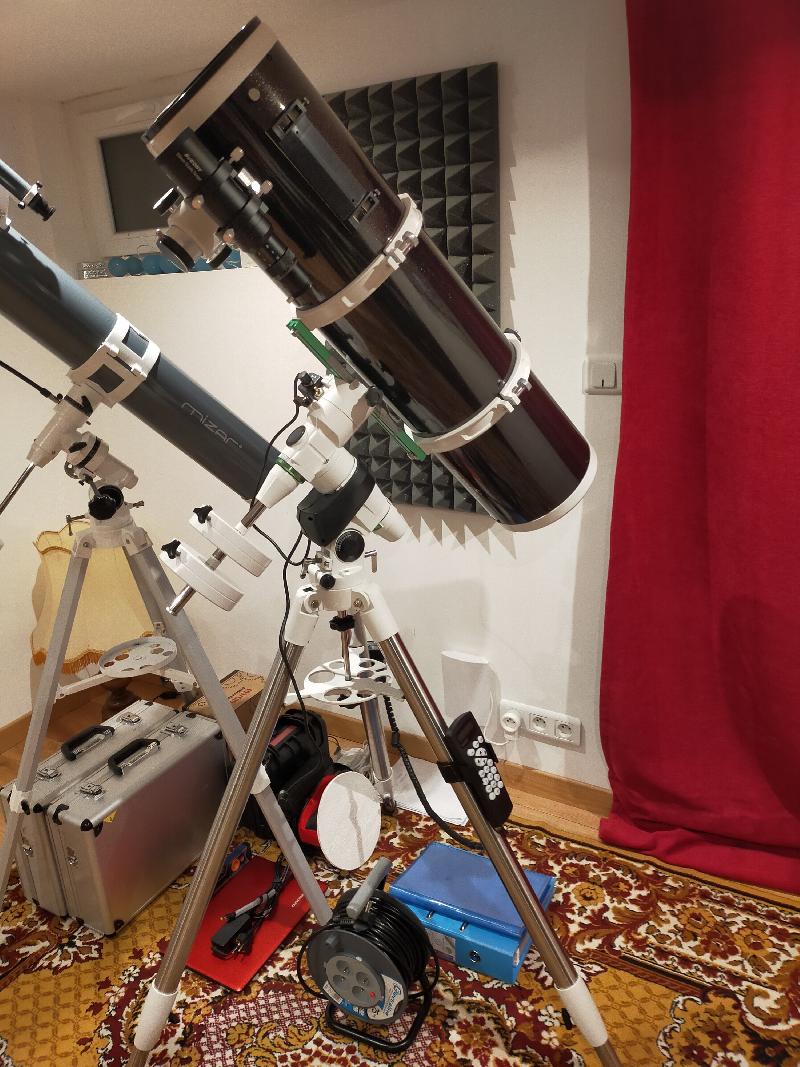 Tube Skywatcher 200/1000 sur EQ5 Goto + sacoches + accessoires Tube Skywatcher 200/1000 sur EQ5 Goto + sacoches + accessoires