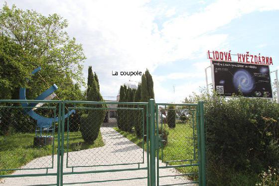 Observatoire Vlasim Entree.jpg Observatoire Vlasim Entree.jpg