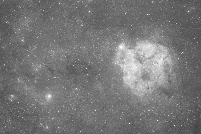 IC1396 Samyang 135 Canon 600 D debayerise Ha 4h+ 2eme version IC1396 Samyang 135 Canon 600 D debayerise Ha 4h+ 2eme version