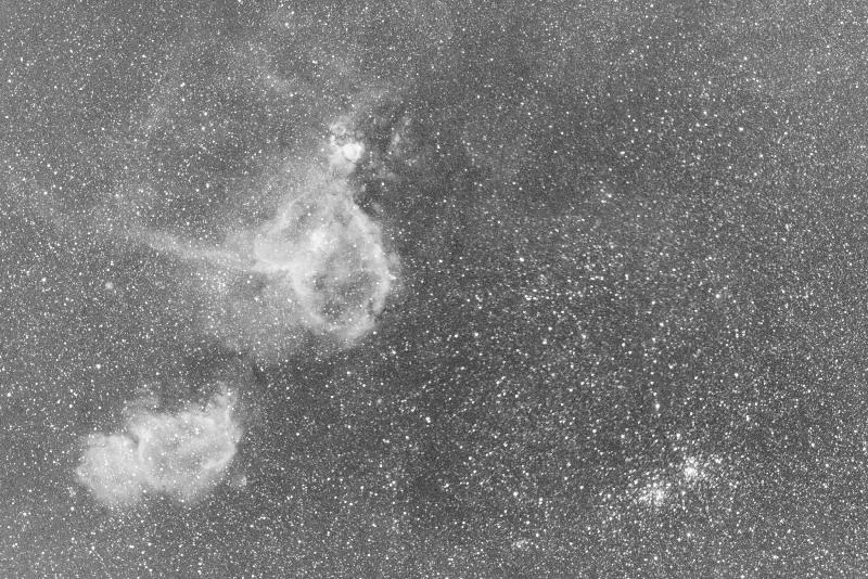 IC1848 + double amas Ha Canon 600D Samyang 135 mm f/d 2 IC1848 + double amas Ha Canon 600D Samyang 135 mm f/d 2