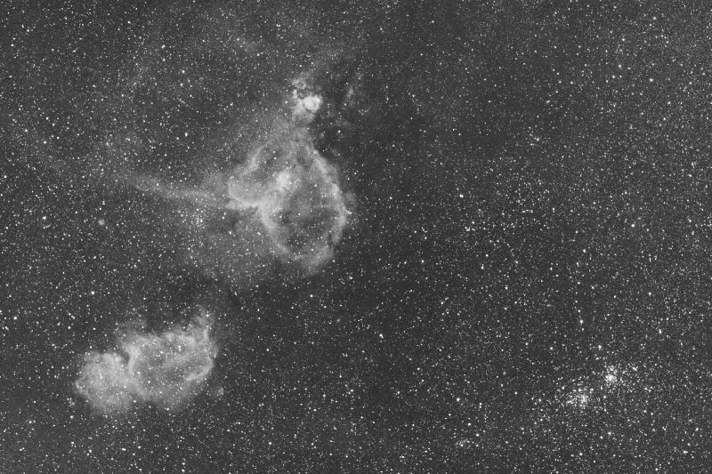 IC1848 + double amas Ha Canon 600D Samyang 135 mm f/d 2 IC1848 + double amas Ha Canon 600D Samyang 135 mm f/d 2