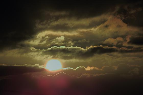 Lever de Soleil dans les nuages