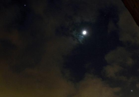 Trio céleste dans les nuages