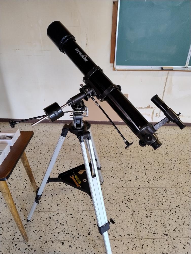 Lunette SKYWATCHER 90/900 sur EQ2