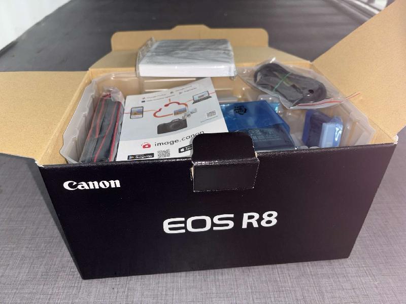 Canon EOS R8 Canon EOS R8