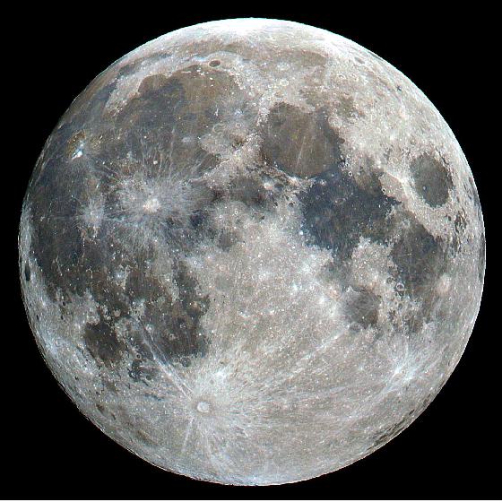 Notre lune légèrement colorée.