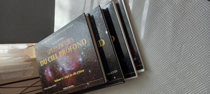 Vends les 4 volumes de l'atlas "Splendeurs du ciel profond " de Laurent Ferrero