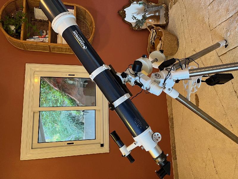 Lunette Celestron 102mm XLT sur monture CG-4 motorisée deux axes avec trepied acier