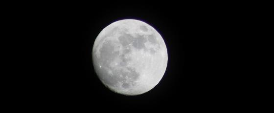 pleine lune au téléobjectif 300 pleine lune au téléobjectif 300
