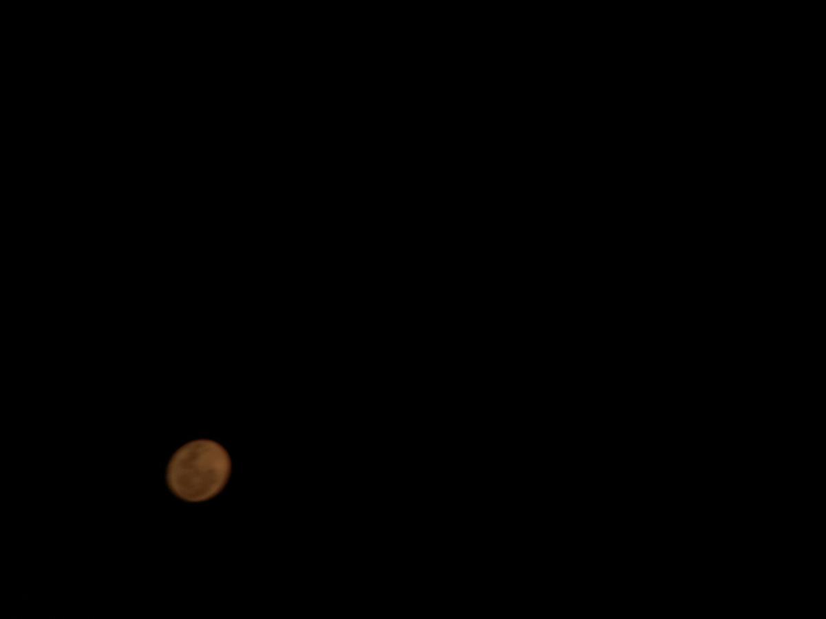 Lune photographié d'une jumelle Lune photographié d'une jumelle