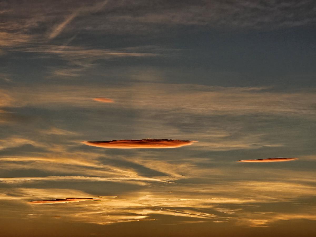 Jolis nuages lenticulaires Jolis nuages lenticulaires