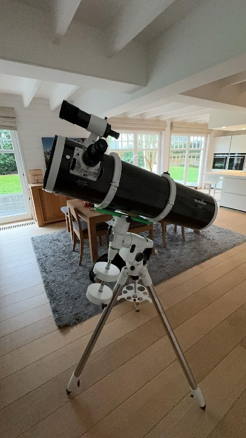 Sky-Watcher Explorer 200P avec monture EQ5, 200/1000 mm