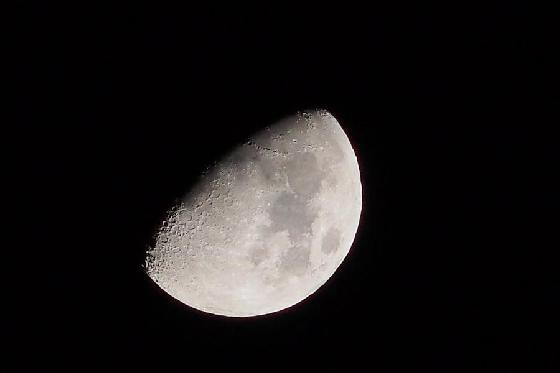 Lune - objectif 200mm F4 Lune - objectif 200mm F4