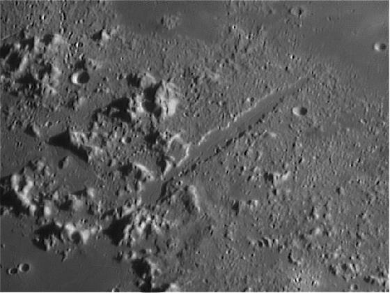 Lune 110511 Vallée1 348.jpg Lune 110511 Vallée1 348.jpg