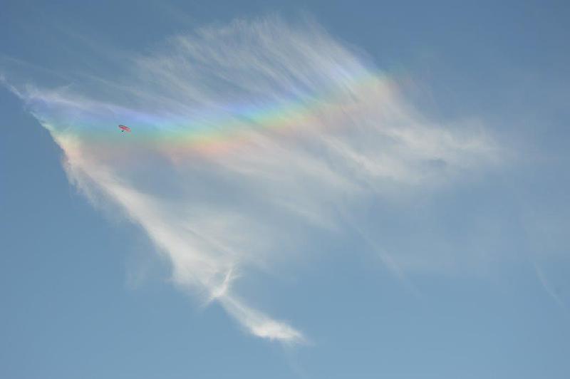 Paramoteur et nuage iridescent Paramoteur et nuage iridescent